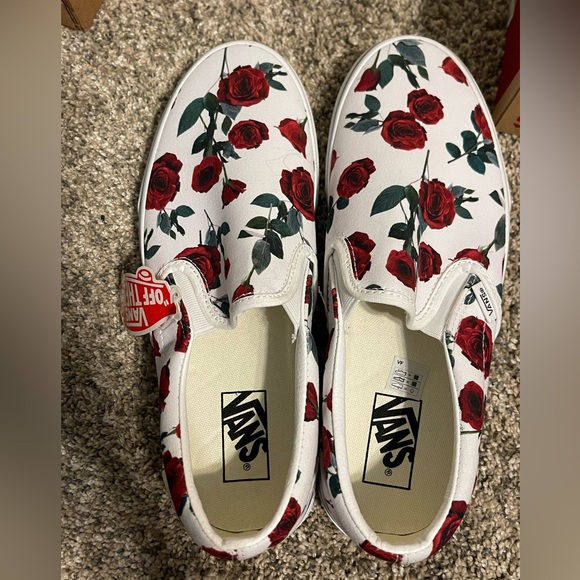 Rose pattern slip-ons - Picture 4 of 6